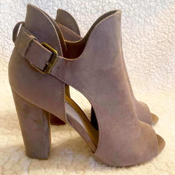 Penny loves Kenny Booties - Picture 1 of 7